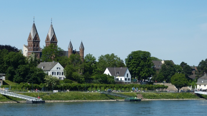 Blick vom Rhein auf Alt-Wesseling