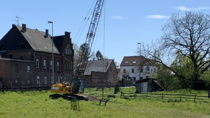 Bagger auf Thelens Wiese