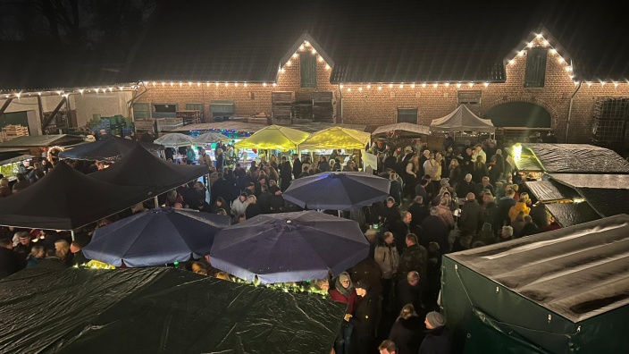 Blick auf den Berzdorfer Weihnachtsmarkt